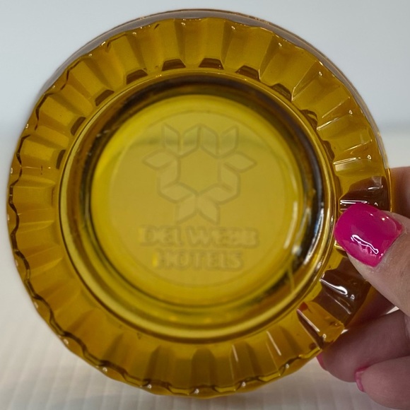 Vintage Del Webb Hotels Amber Glass Advertising Ashtray 4" In Good Condi… - Picture 2 of 6
